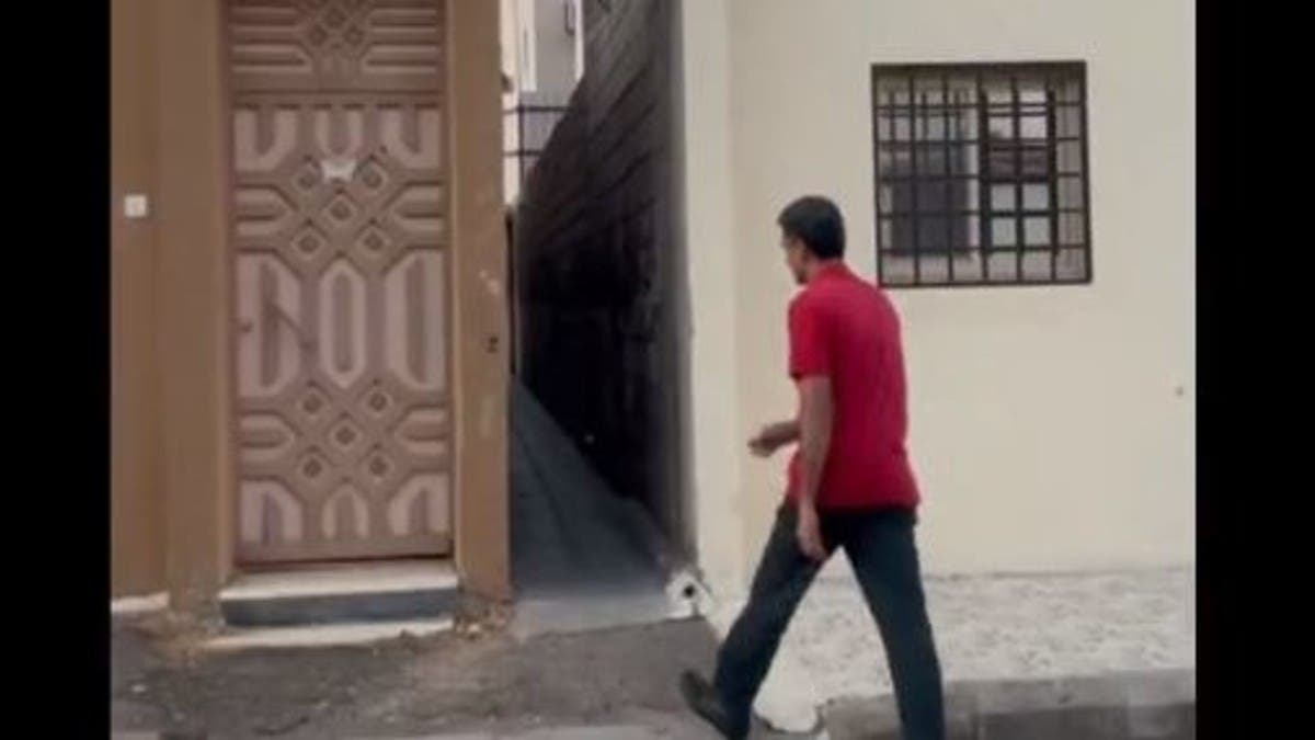 فيديو-مؤثر.-سعودية-استقطعت-جزءاً-من-منزلها-كممر-للمصلين-بحائل