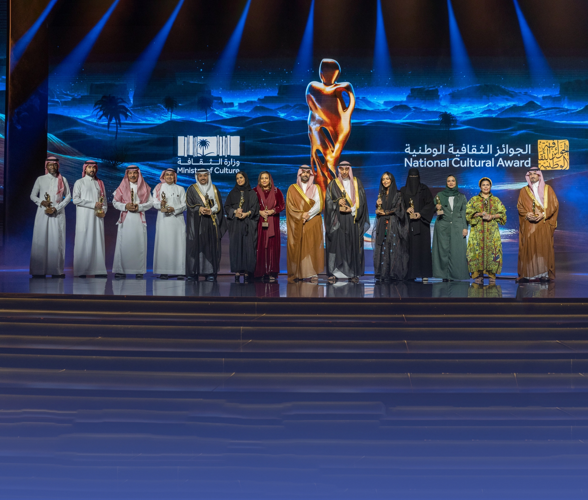 “الجوائز-الثقافية”.-مواطن-نور-للمشهد-“الإبداعي-السعودي”