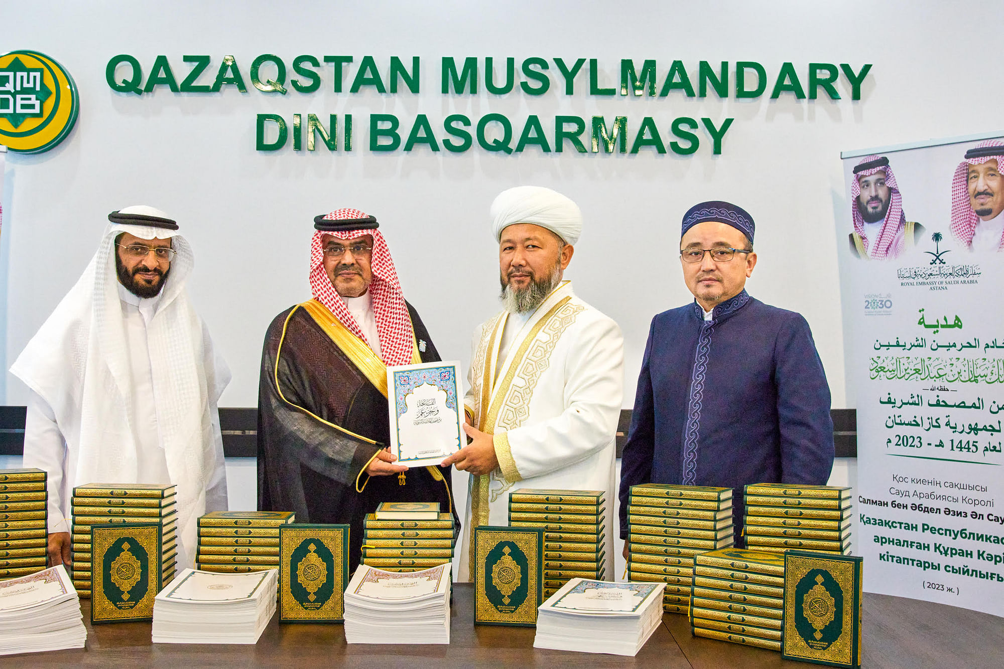 «الشؤون-الإسلامية»-تسلم-50-ألف-نسخة-من-المصحف-الشريف-إلى-كازاخستان