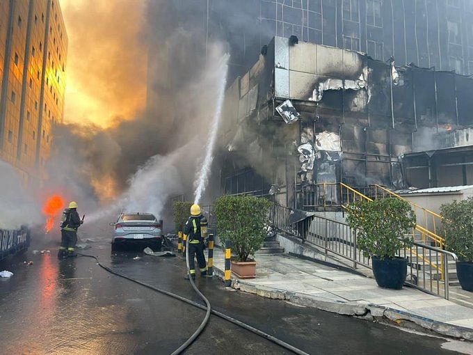  
«مدني-الرياض»-يخمد-حريقا-في-مبنى-سكني-بحي-العليا